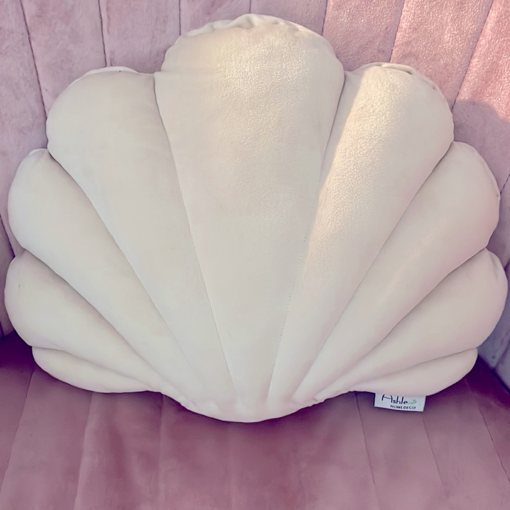 Adorable, Seashell Pillow 🐚